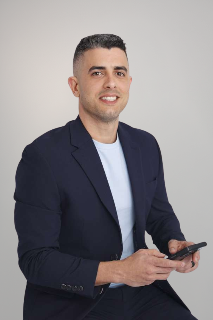 Fotografía profesional de Ruben Grana, Office Manager de Veritas Medical Group en Miami, gestión administrativa