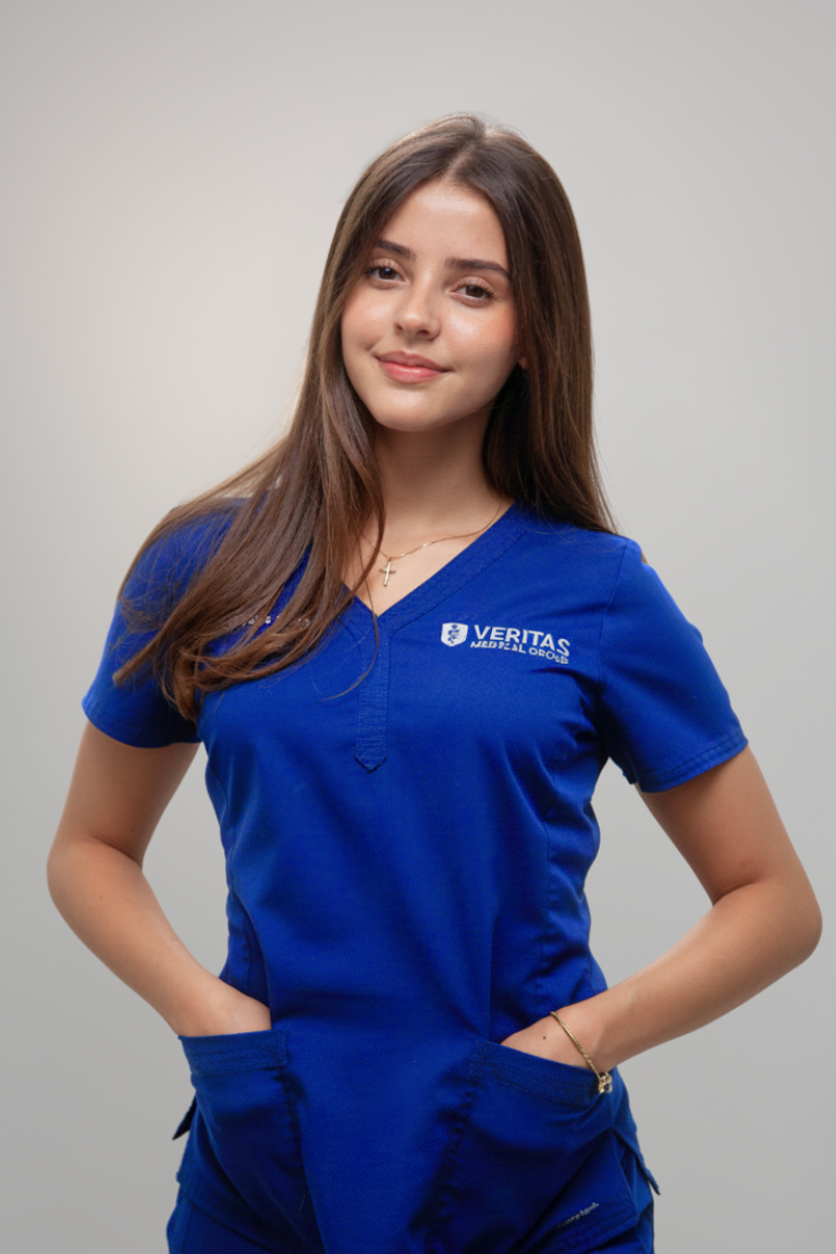 Fotografía profesional de Leah Serralvo, Medical Assistant de Veritas Medical Group en Miami, asistente médica