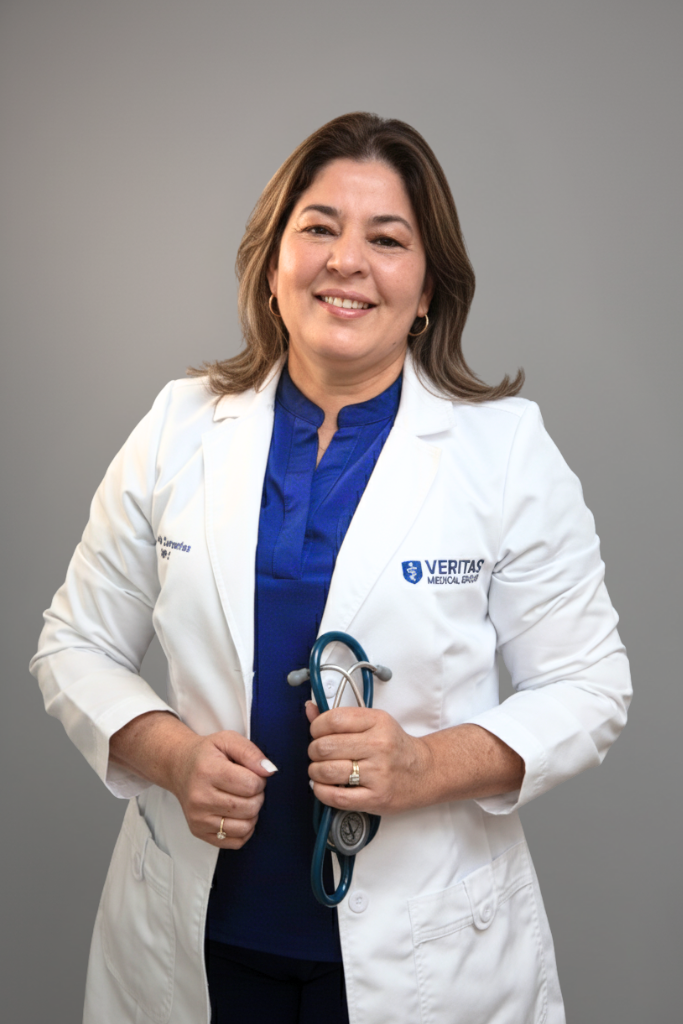 Fotografía profesional de Ivelis Cervantes, Nurse Practitioner de Veritas Medical Group en Miami, cuidado integral