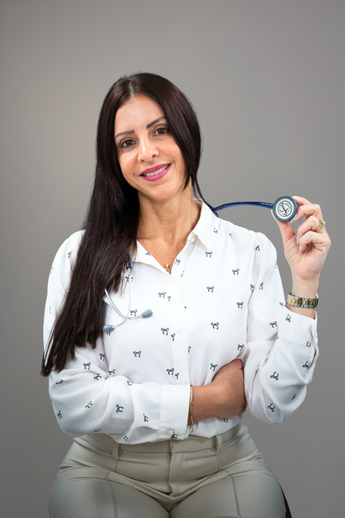 Fotografía profesional de Lilian Ruano, Nurse Practitioner de Veritas Medical Group en Miami, atención médica integral